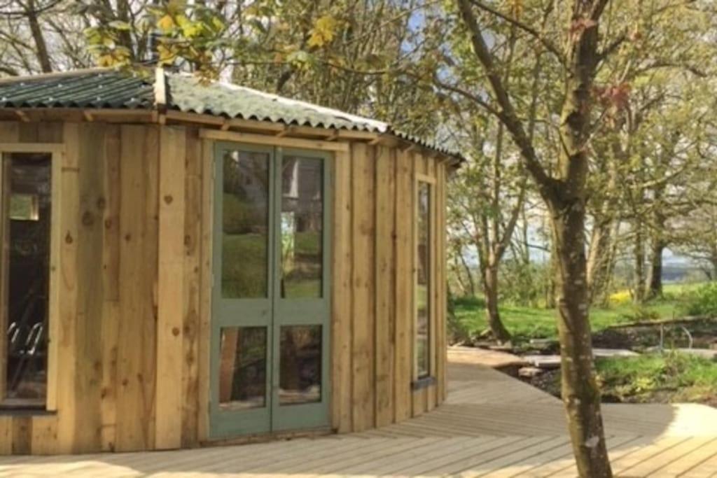 The Roundhouse - Unique Space Nestled In The Trees Begelly Luaran gambar
